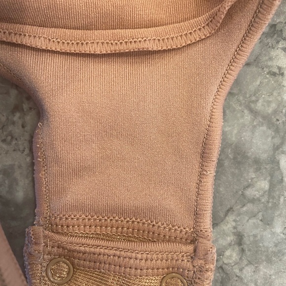 SKIMS ESSENTIAL CREW NECK SLEEVELESS BODYSUIT - Picture 8 of 8